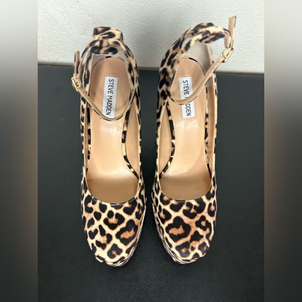 Steve Madden leopard velvet ankle strap platform pumps Size 10 - Picture 6 of 11